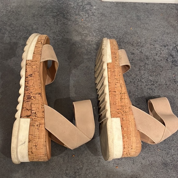 Steve Madden tan platform sandals - Picture 5 of 5